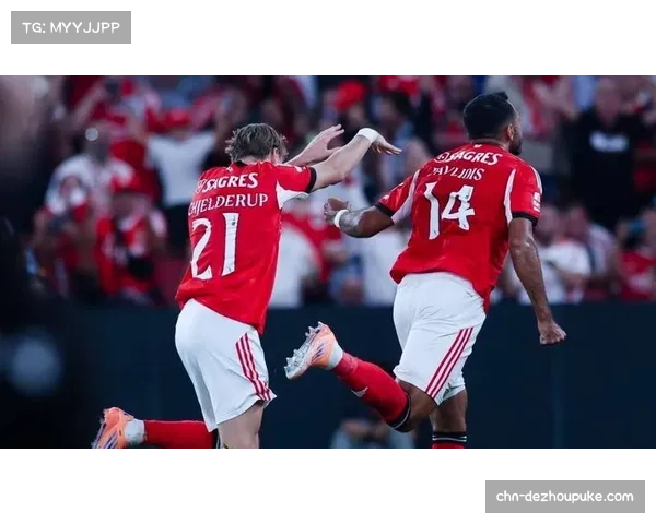 多特蒙德总比分4-3淘汰本菲卡，两回合均通过定位球取得进球